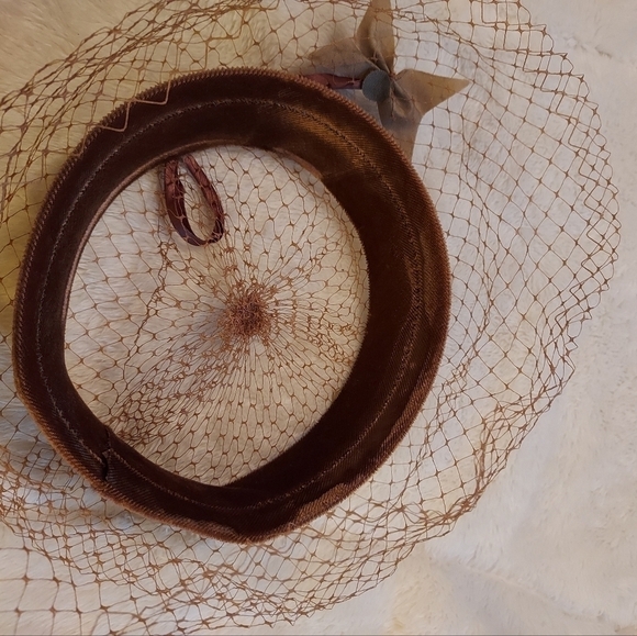 Vintage velvet with netting and velvet bow - Picture 9 of 11